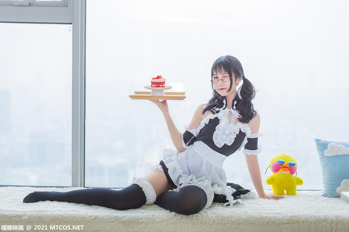 jpxgyw.com[喵糖映画]Vol.352_眼镜美少女私房性感女仆装配黑色腿袜秀完美身材迷人美腿写真22P