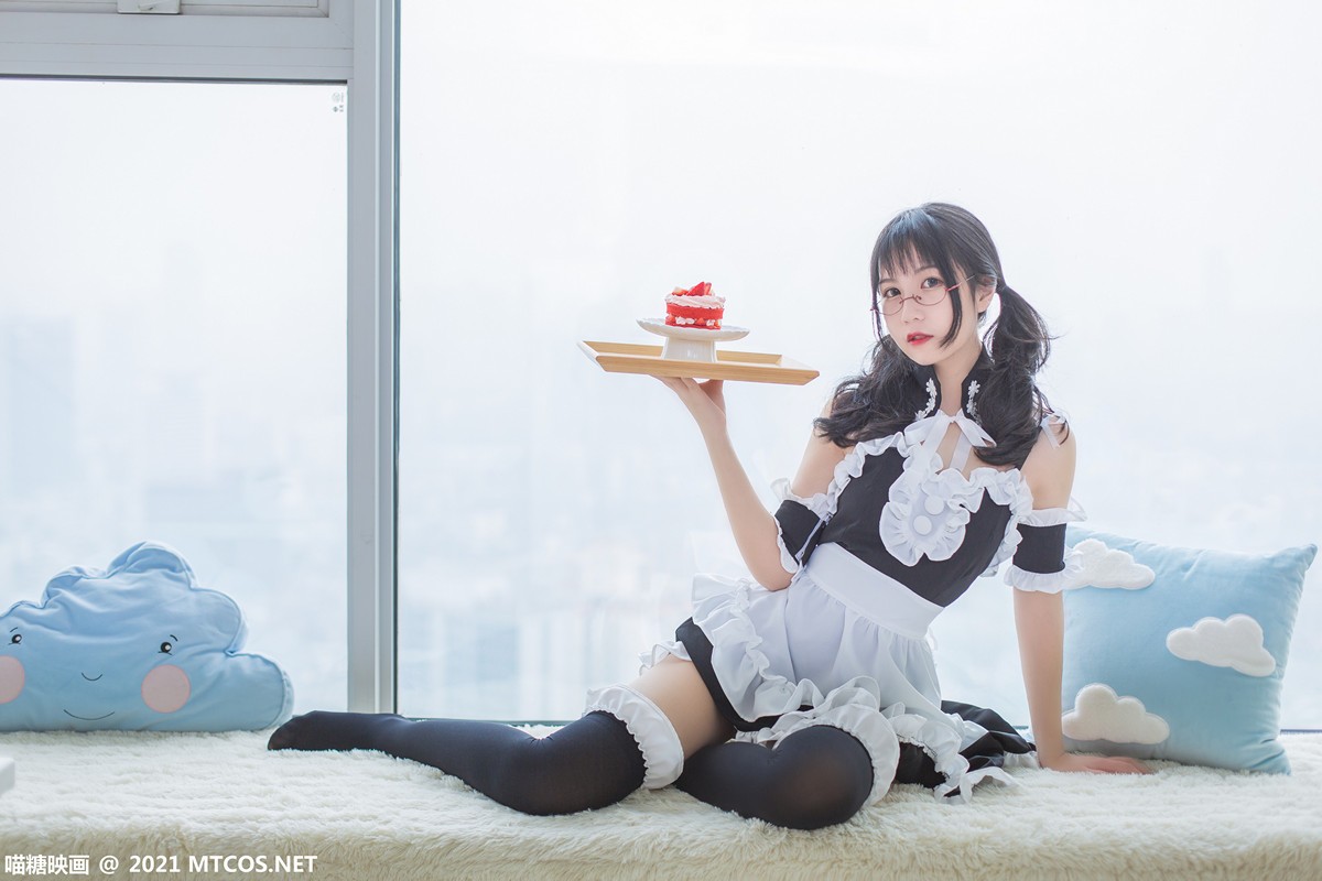 jpxgyw.com[喵糖映画]Vol.352_眼镜美少女私房性感女仆装配黑色腿袜秀完美身材迷人美腿写真22P