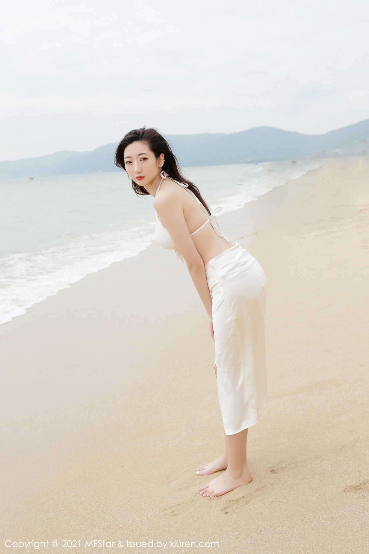jpxgyw.com[MFStar模范学院]Vol.464_嫩模安琪Yee三亚旅拍海边沙滩白色比基尼秀完美身材诱惑写真51P