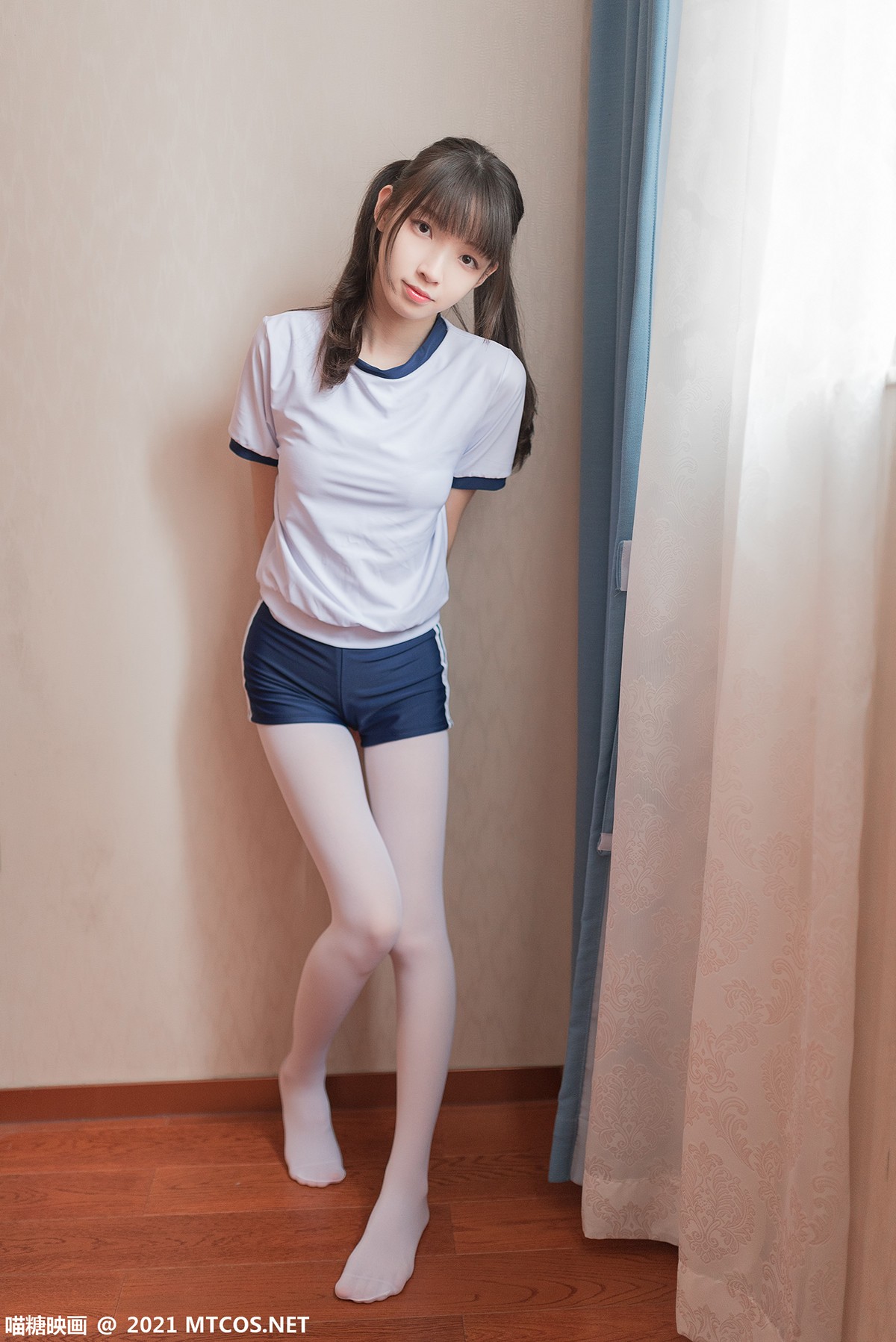 jpxgyw.com[喵糖映画]Vol.353_体操服妹子私房床上紧身短裤配白丝裤袜秀美腿迷人诱惑写真50P