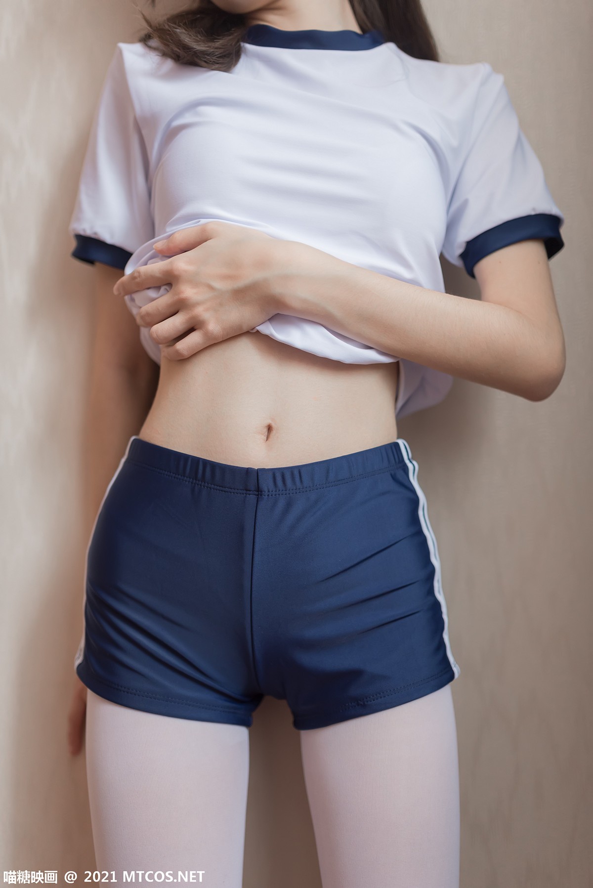jpxgyw.com[喵糖映画]Vol.353_体操服妹子私房床上紧身短裤配白丝裤袜秀美腿迷人诱惑写真50P