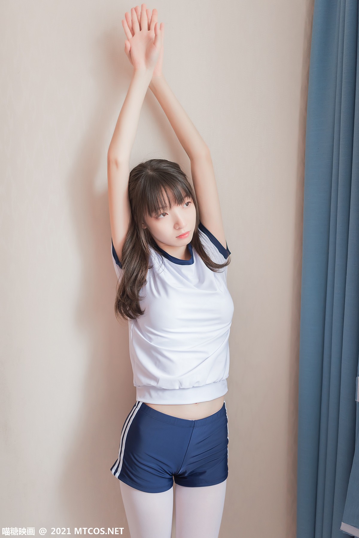 jpxgyw.com[喵糖映画]Vol.353_体操服妹子私房床上紧身短裤配白丝裤袜秀美腿迷人诱惑写真50P