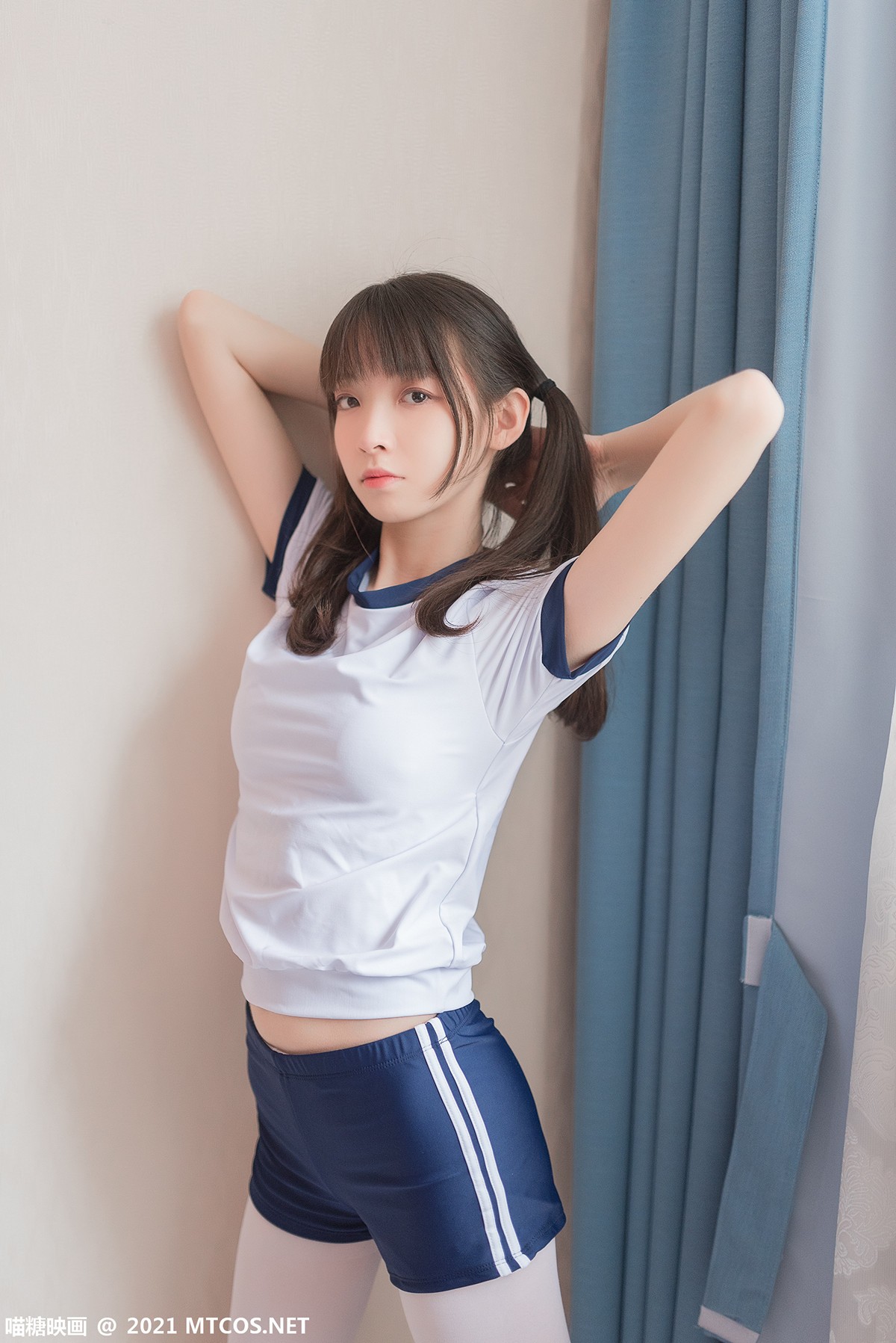 jpxgyw.com[喵糖映画]Vol.353_体操服妹子私房床上紧身短裤配白丝裤袜秀美腿迷人诱惑写真50P