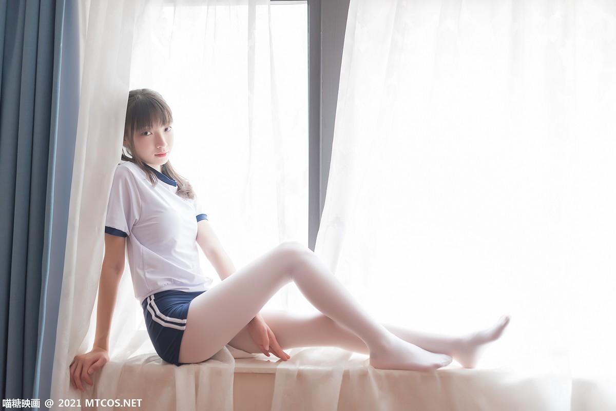 jpxgyw.com[喵糖映画]Vol.353_体操服妹子私房床上紧身短裤配白丝裤袜秀美腿迷人诱惑写真50P