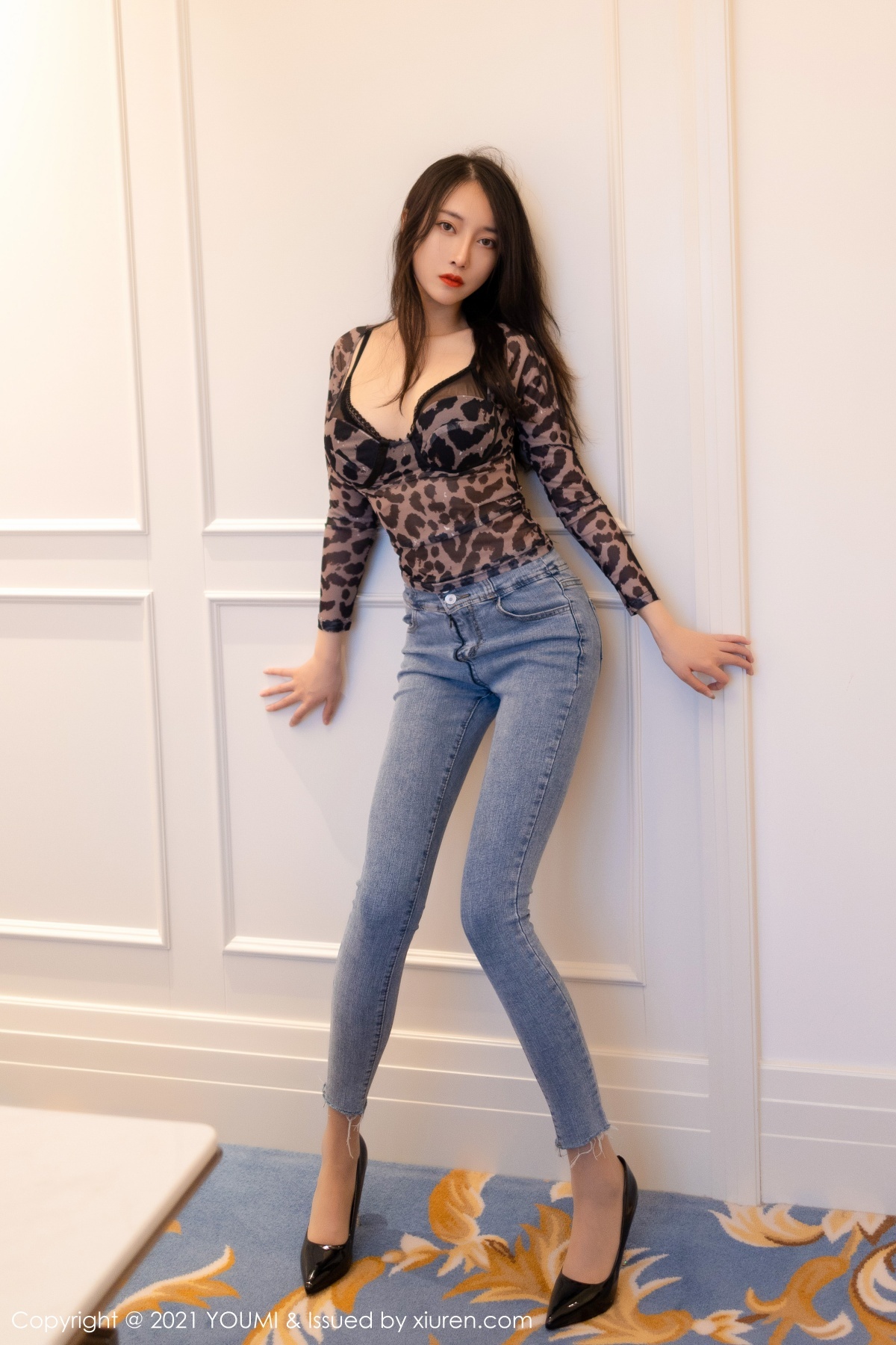 jpxgyw.com[YouMi尤蜜荟]Vol.610_丽质美人玥儿玥er厦门旅拍私房脱牛仔裤露性感内衣诱惑写真47P