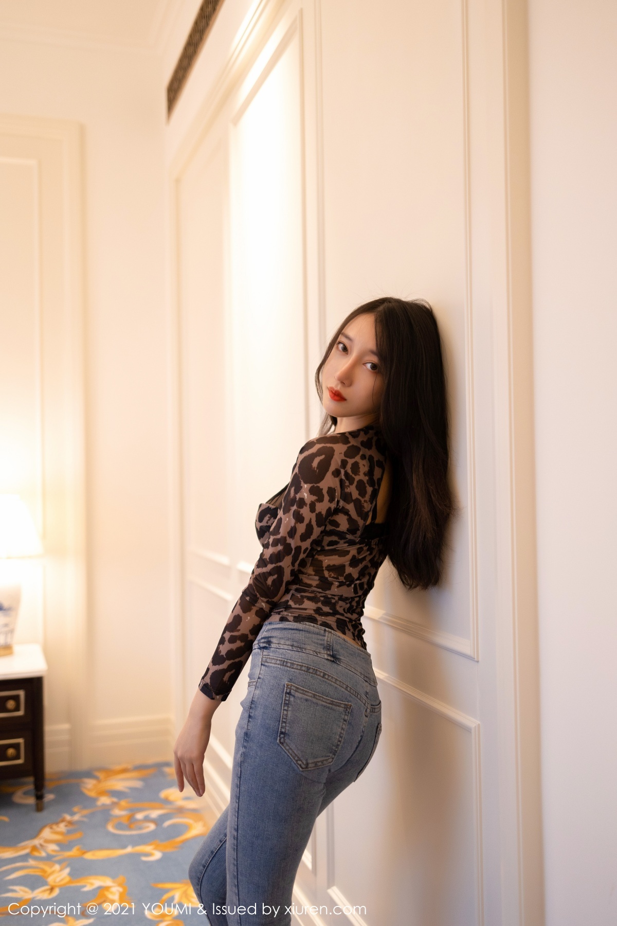 jpxgyw.com[YouMi尤蜜荟]Vol.610_丽质美人玥儿玥er厦门旅拍私房脱牛仔裤露性感内衣诱惑写真47P