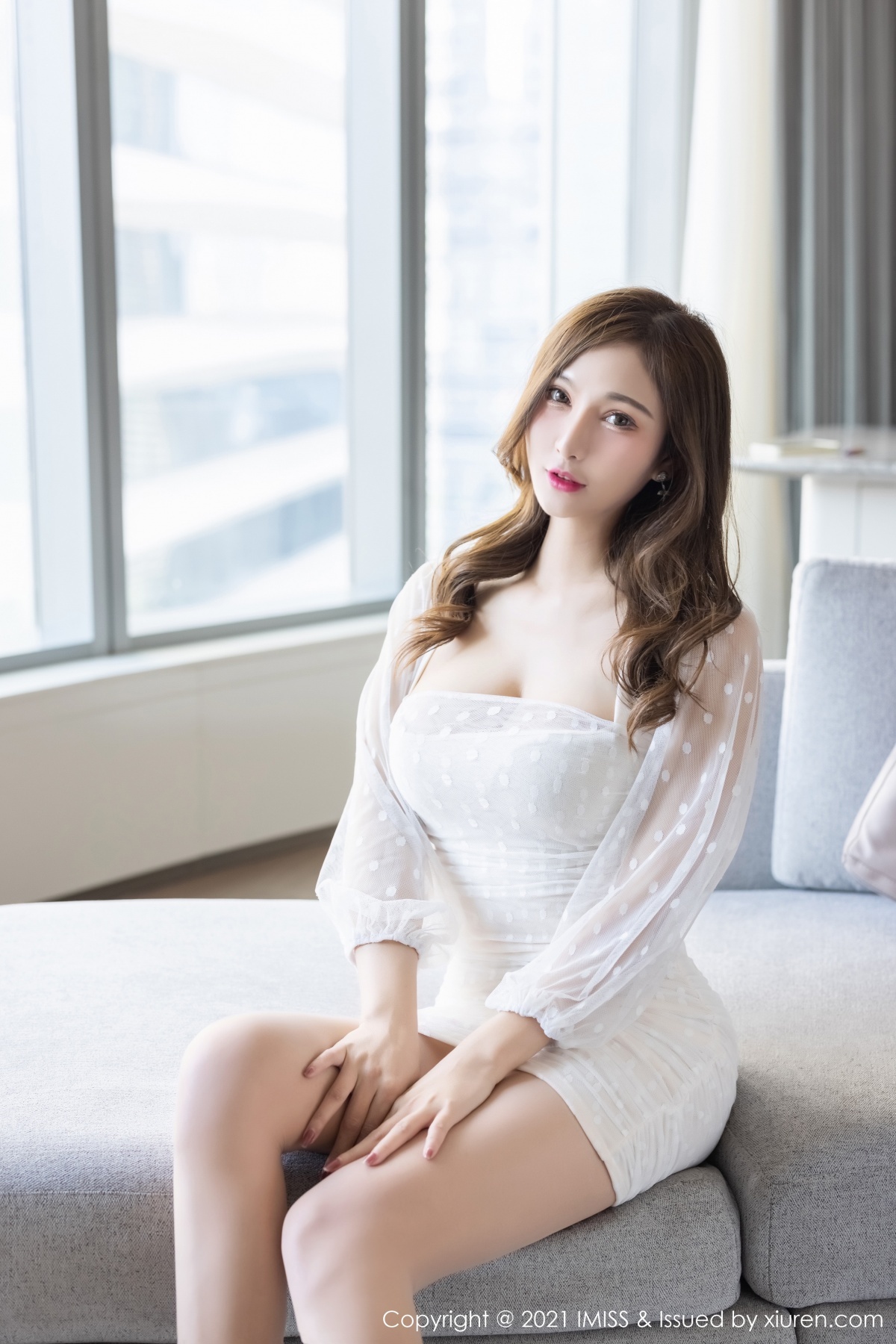 jpxgyw.com[IMISS爱蜜社]Vol.560_气质女神Lavinia肉华丽明艳服饰半脱露丰满身材豪乳诱惑写真41P