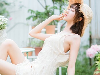 Vol.355_短发青春美女户外性感吊带连身裙秀白皙肌肤湿身撩人骚扰写真35P