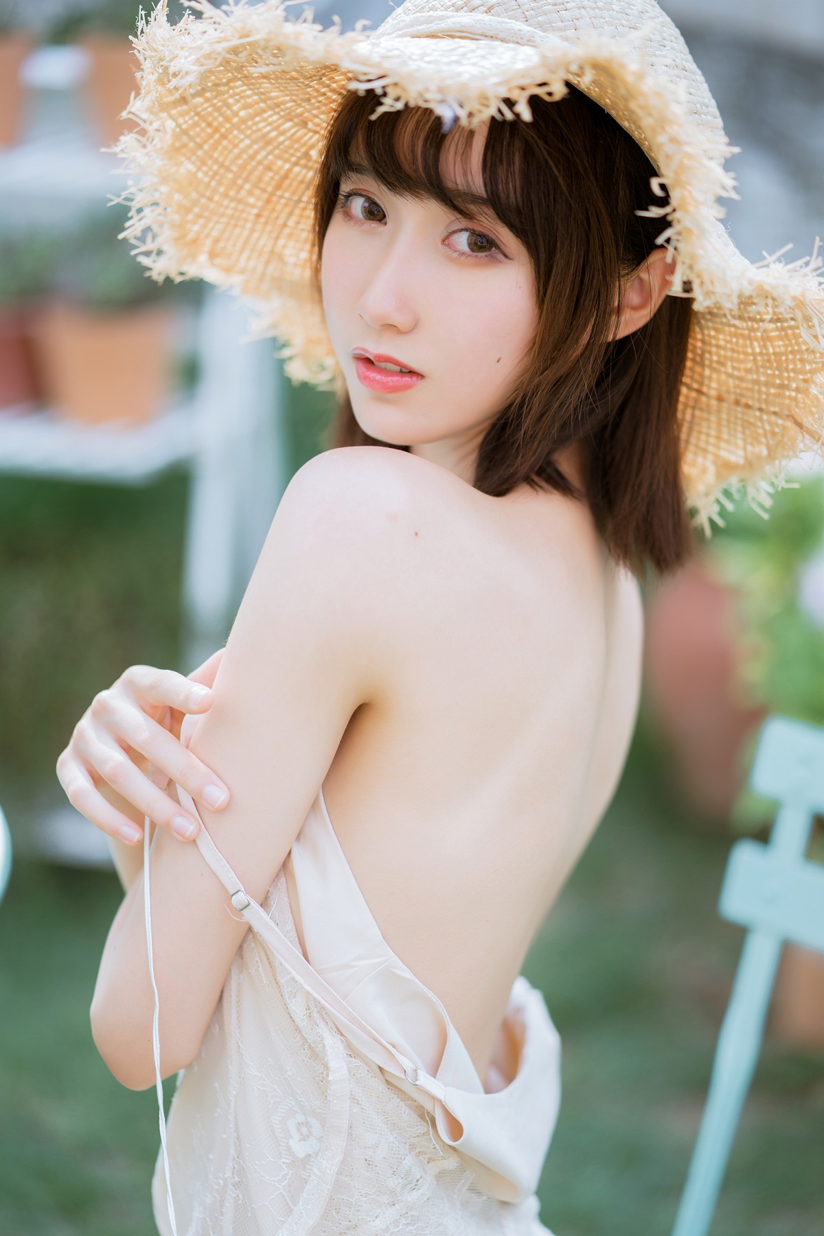 jpxgyw.com[喵糖映画]Vol.355_短发美女户外性感吊带连身裙秀白嫩肌肤湿身撩人诱惑写真35P