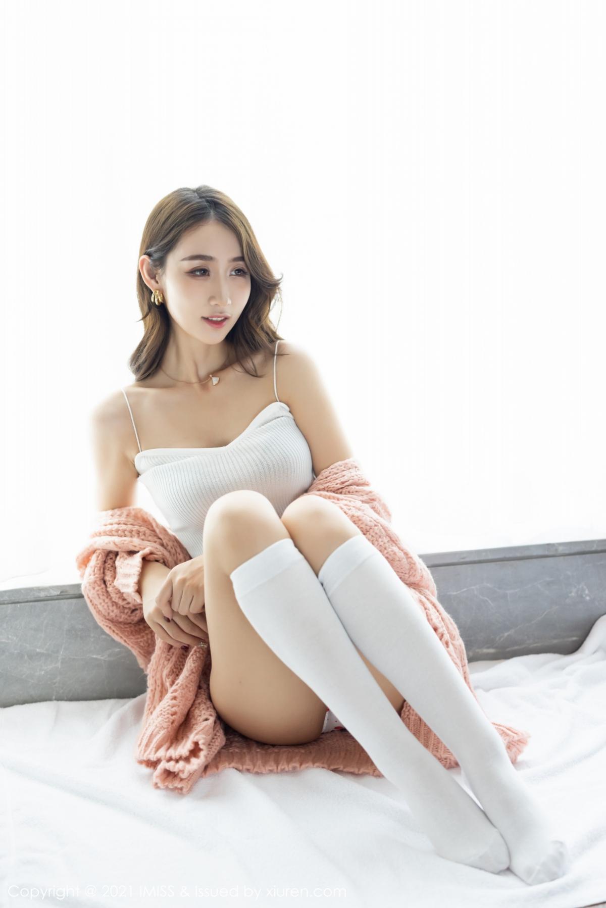 jpxgyw.com[IMISS爱蜜社]Vol.561_嫩模萌白酱华丽典雅吊裙半撩露破烂肉丝裤袜秀翘臀诱惑写真65P