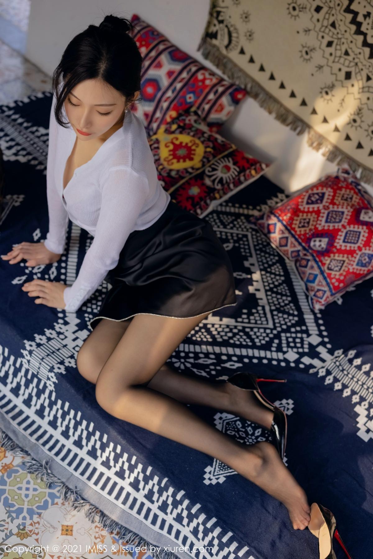jpxgyw.com[IMISS爱蜜社]Vol.562_女神小狐狸Kathryn白衬衣配超薄黑丝裤袜秀翘臀美腿诱惑写真58P