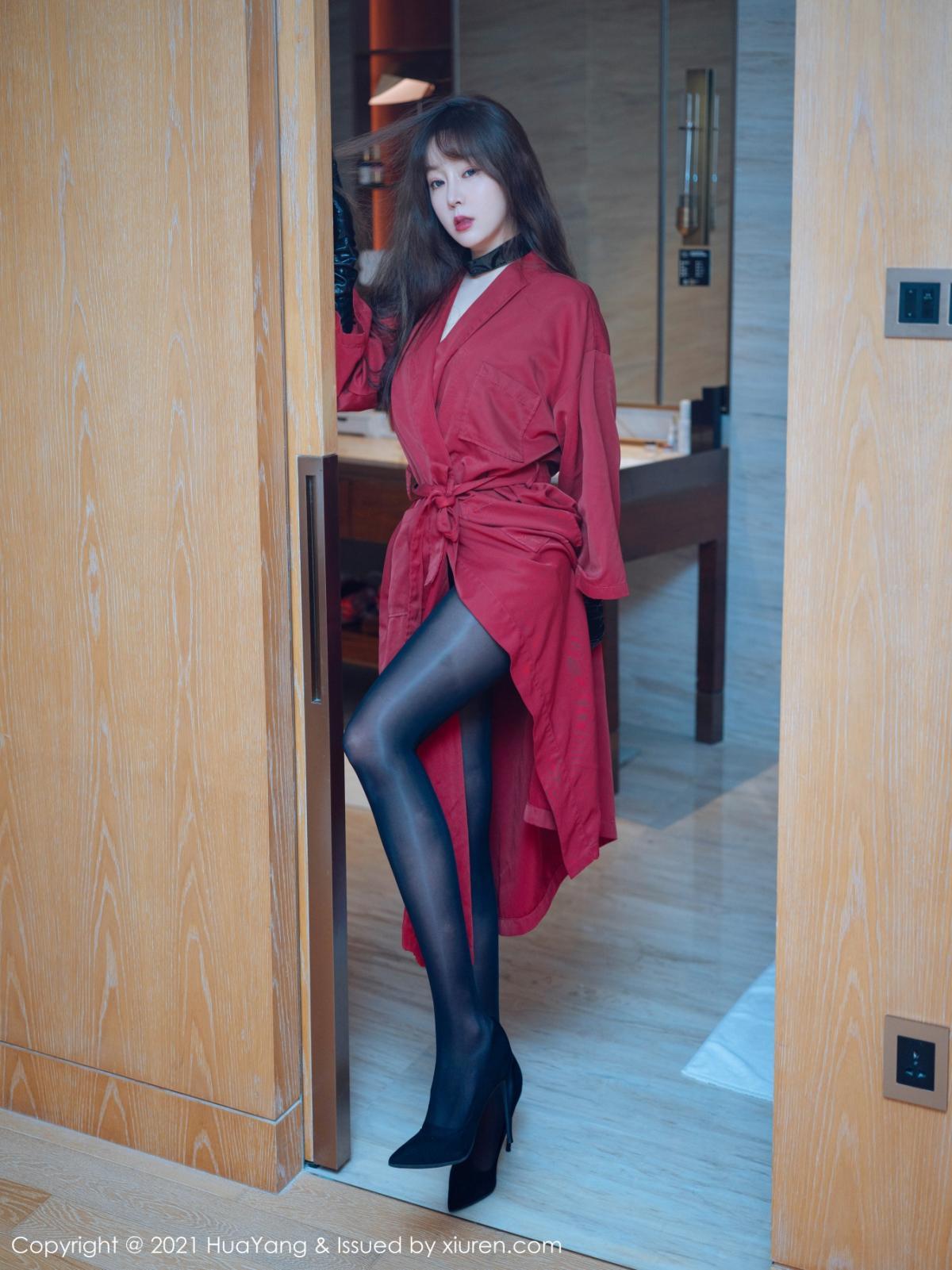 jpxgyw.com[HuaYang花漾]Vol.373_女神王雨纯厦门旅拍半脱露白嫩豪乳无内黑丝裤袜秀翘臀诱惑写真54P