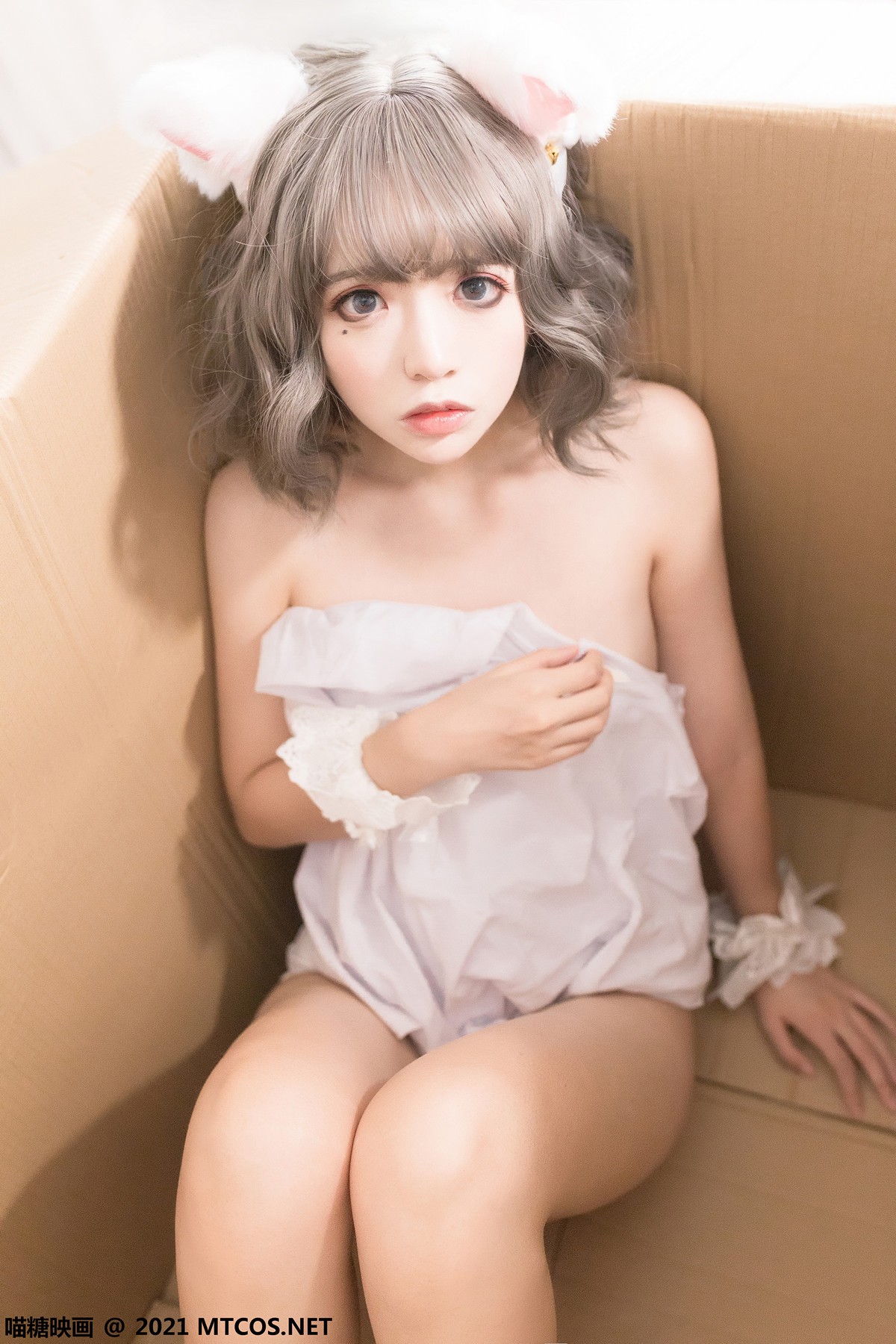 jpxgyw.com[喵糖映画]Vol.359_猫女郎美少女私房性感白色短T秀白嫩肌肤迷人美腿诱惑写真22P