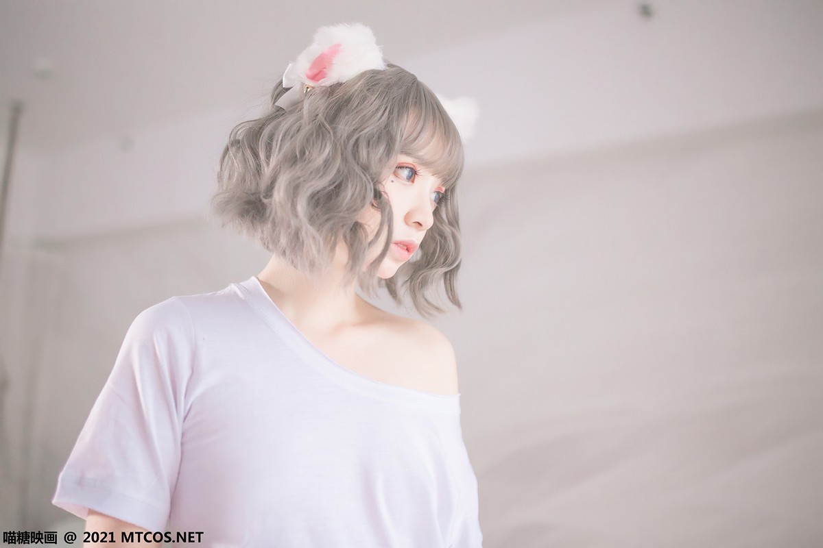 jpxgyw.com[喵糖映画]Vol.359_猫女郎美少女私房性感白色短T秀白嫩肌肤迷人美腿诱惑写真22P