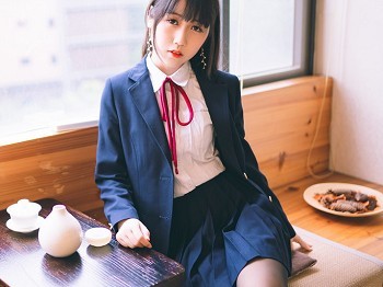 Vol.360_JK工作服青春美女卧室私人百褶裙下性感黑色丝袜裤袜秀美腿骚扰写真38P