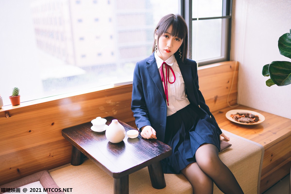 jpxgyw.com[喵糖映画]Vol.360_JK制服美女居家私房百褶裙下性感黑丝裤袜秀美腿诱惑写真38P
