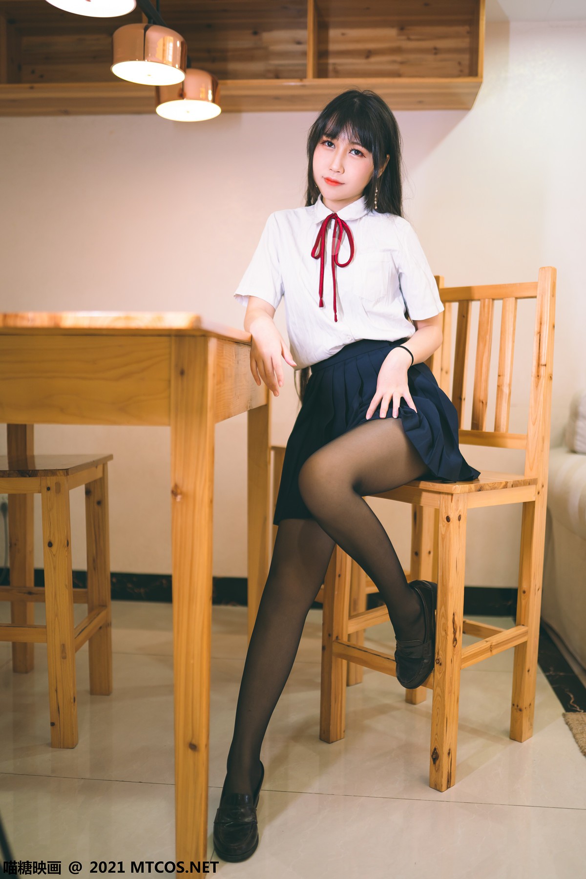 jpxgyw.com[喵糖映画]Vol.360_JK制服美女居家私房百褶裙下性感黑丝裤袜秀美腿诱惑写真38P