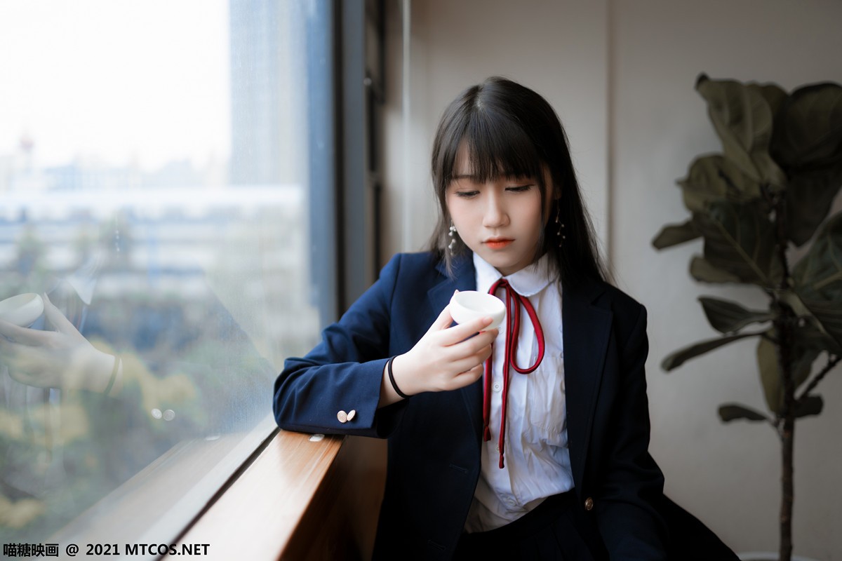 jpxgyw.com[喵糖映画]Vol.360_JK制服美女居家私房百褶裙下性感黑丝裤袜秀美腿诱惑写真38P