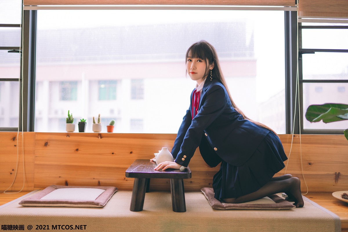 jpxgyw.com[喵糖映画]Vol.360_JK制服美女居家私房百褶裙下性感黑丝裤袜秀美腿诱惑写真38P