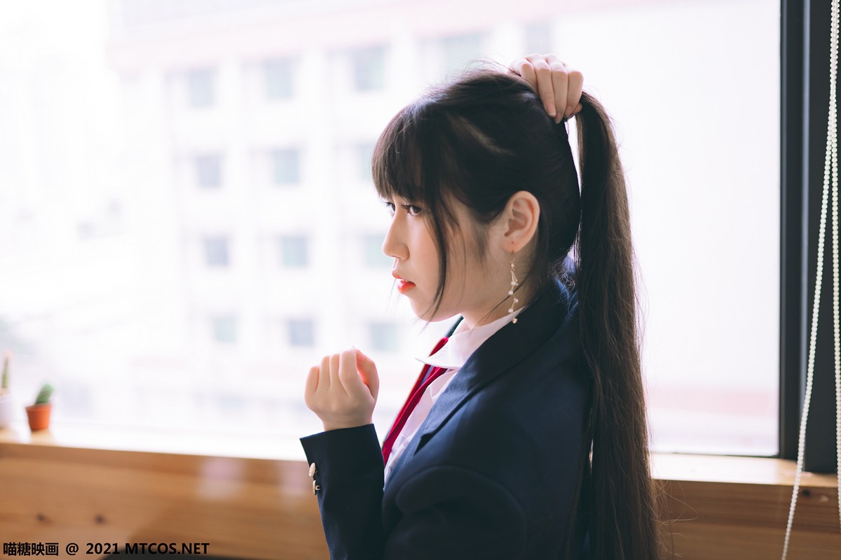 jpxgyw.com[喵糖映画]Vol.360_JK制服美女居家私房百褶裙下性感黑丝裤袜秀美腿诱惑写真38P