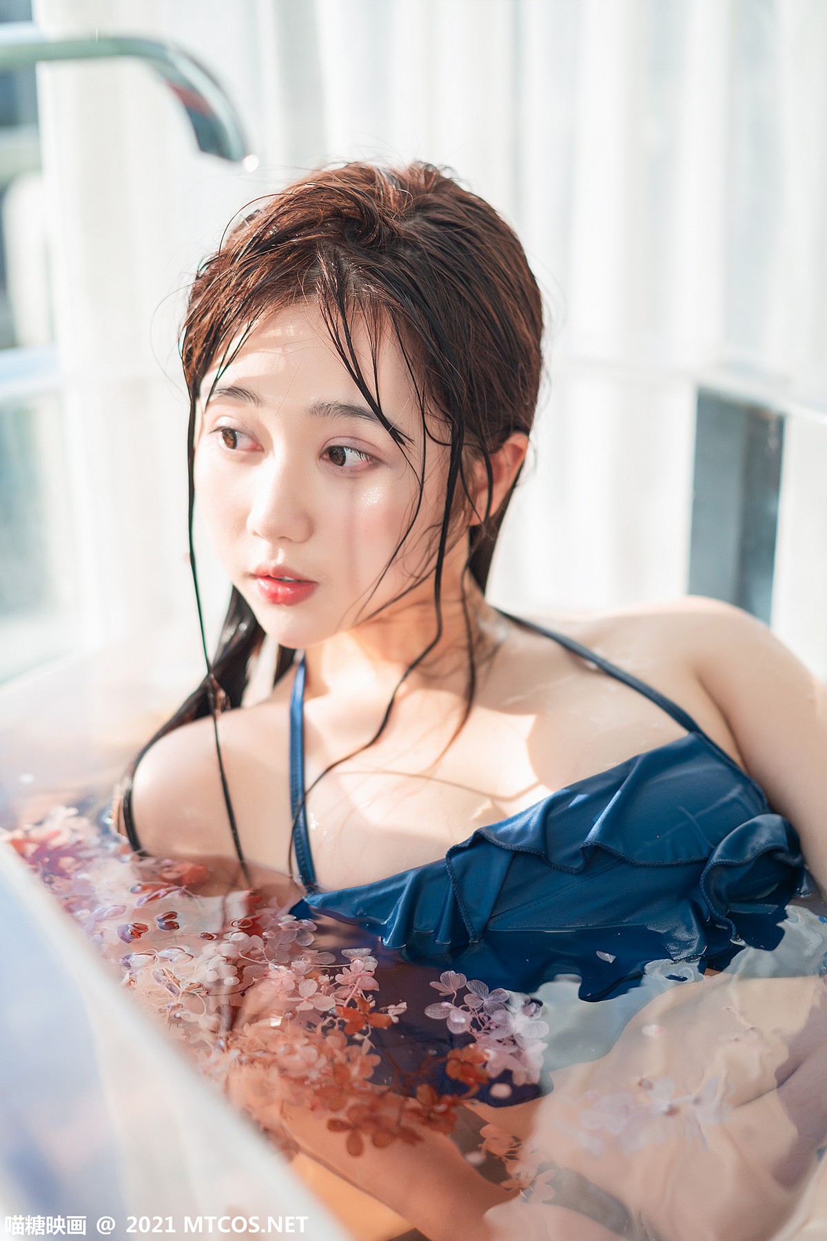 jpxgyw.com[喵糖映画]Vol.361_靓丽小美女私房浴缸里性感比基尼秀完美身材迷人诱惑写真35P