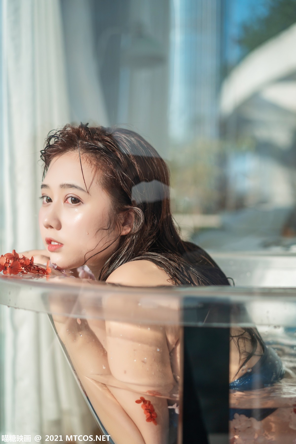 jpxgyw.com[喵糖映画]Vol.361_靓丽小美女私房浴缸里性感比基尼秀完美身材迷人诱惑写真35P