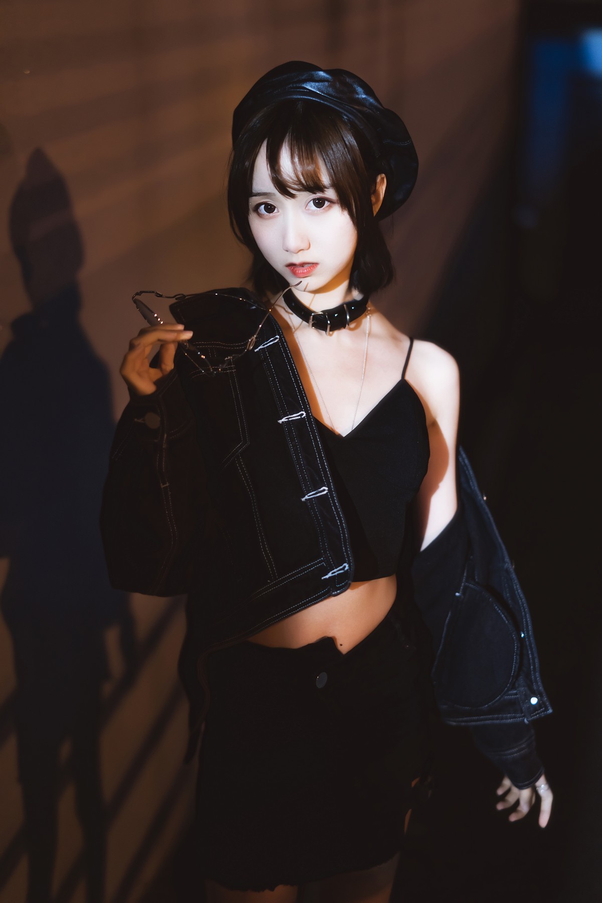 jpxgyw.com[喵糖映画]Vol.362_短发美女户外黑色吊带配黑短裙秀白嫩美腿迷人诱惑写真30P