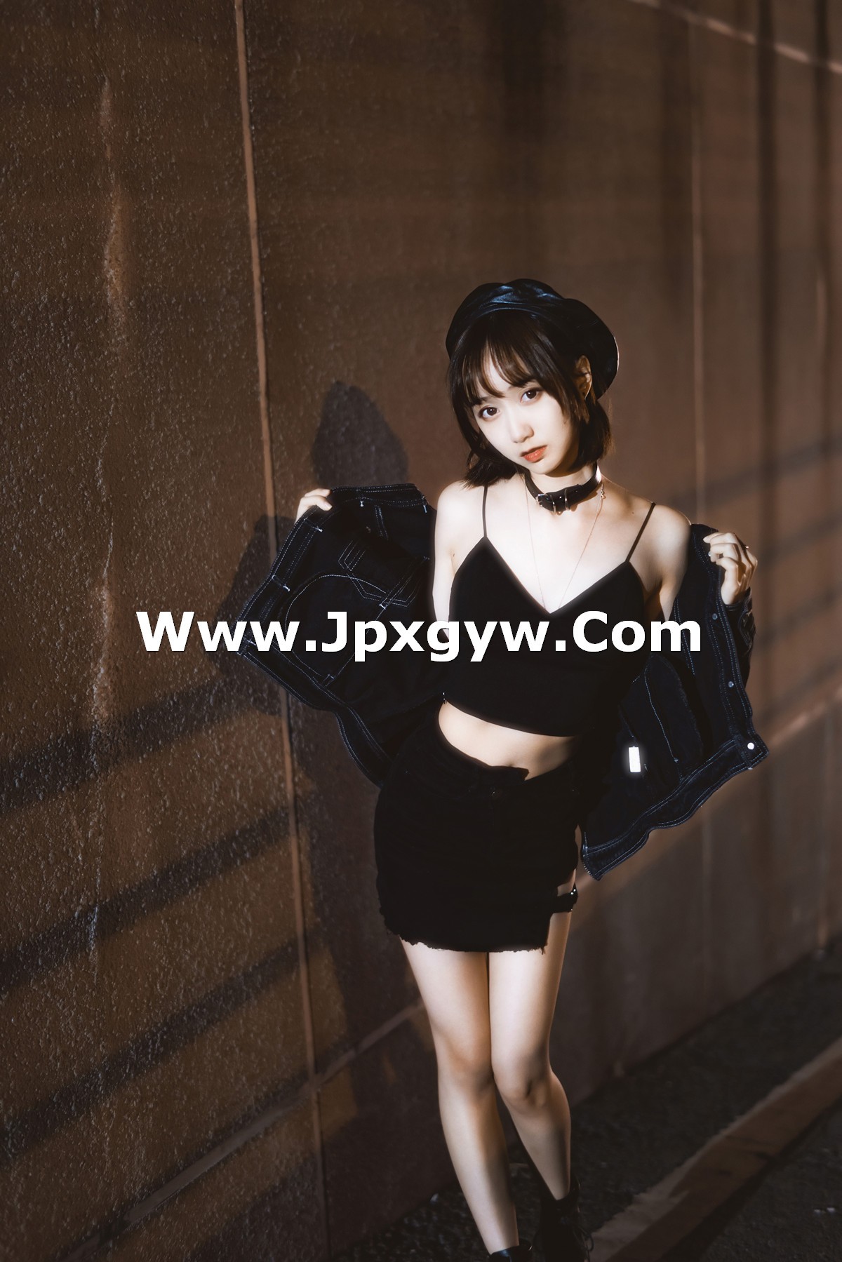 jpxgyw.com[喵糖映画]Vol.362_短发美女户外黑色吊带配黑短裙秀白嫩美腿迷人诱惑写真30P