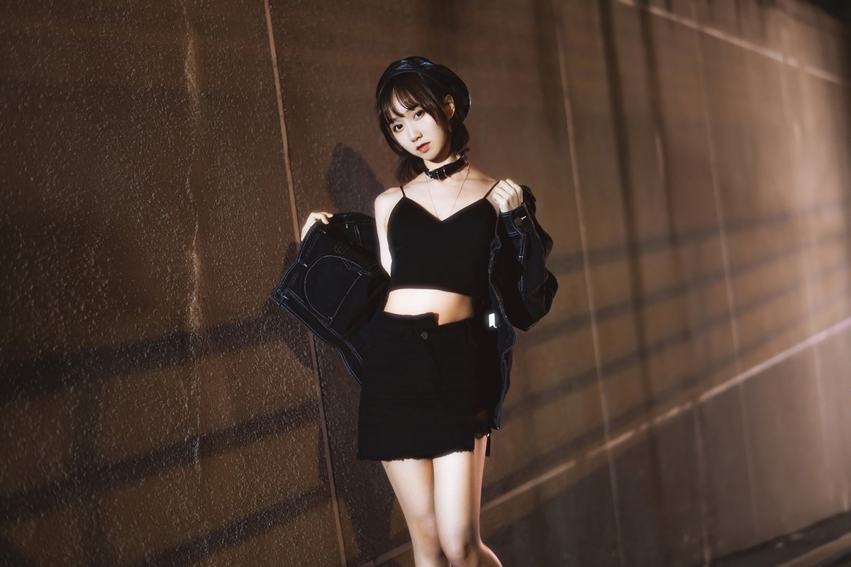 jpxgyw.com[喵糖映画]Vol.362_短发美女户外黑色吊带配黑短裙秀白嫩美腿迷人诱惑写真30P