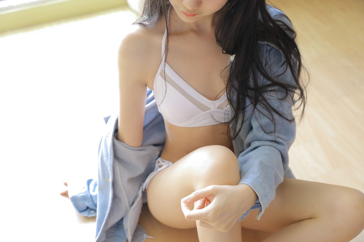 jpxgyw.com[喵糖映画]Vol.363_秀发小美女私房脱牛仔服露性感白色内衣秀完美身材诱惑写真20P