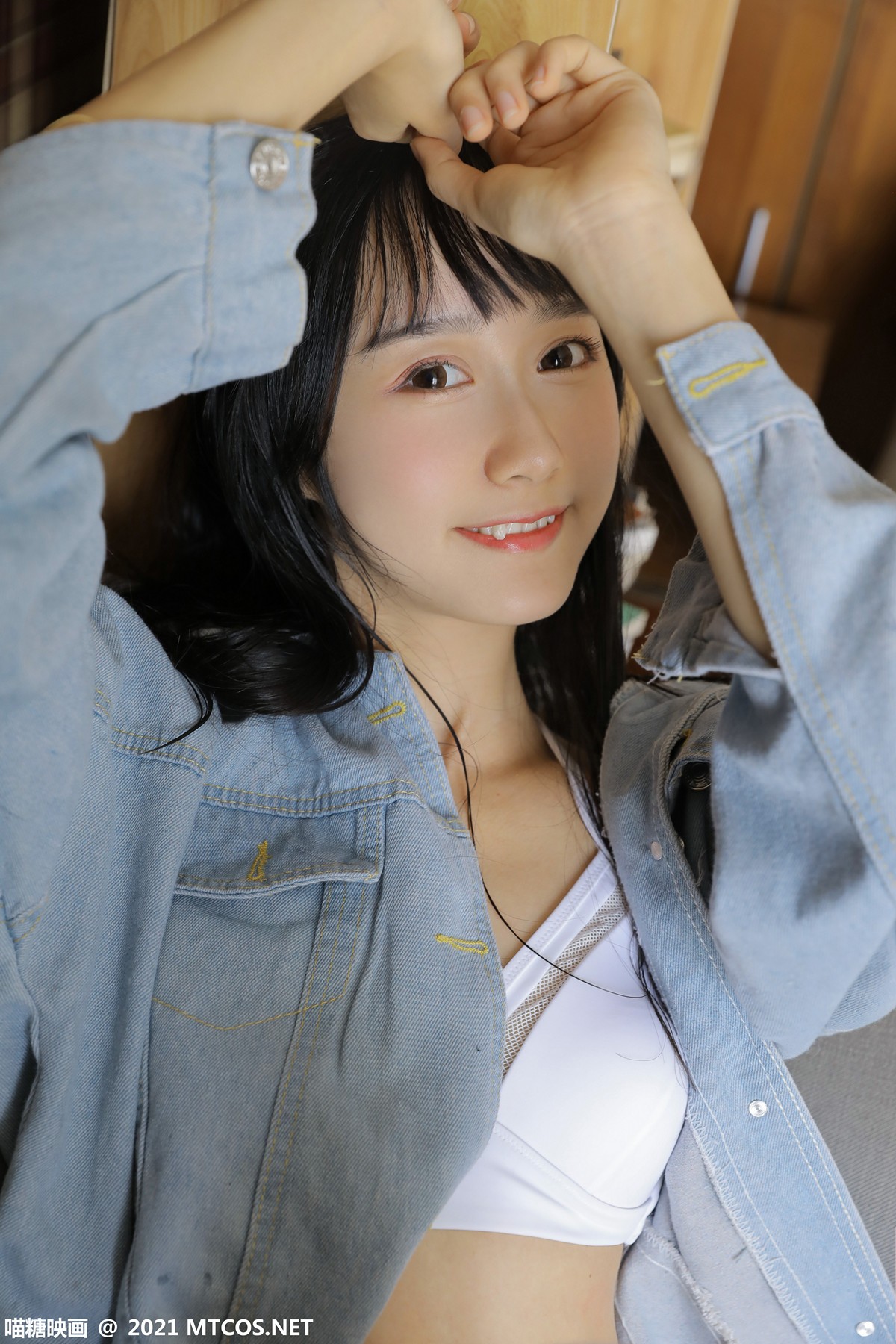 jpxgyw.com[喵糖映画]Vol.363_秀发小美女私房脱牛仔服露性感白色内衣秀完美身材诱惑写真20P