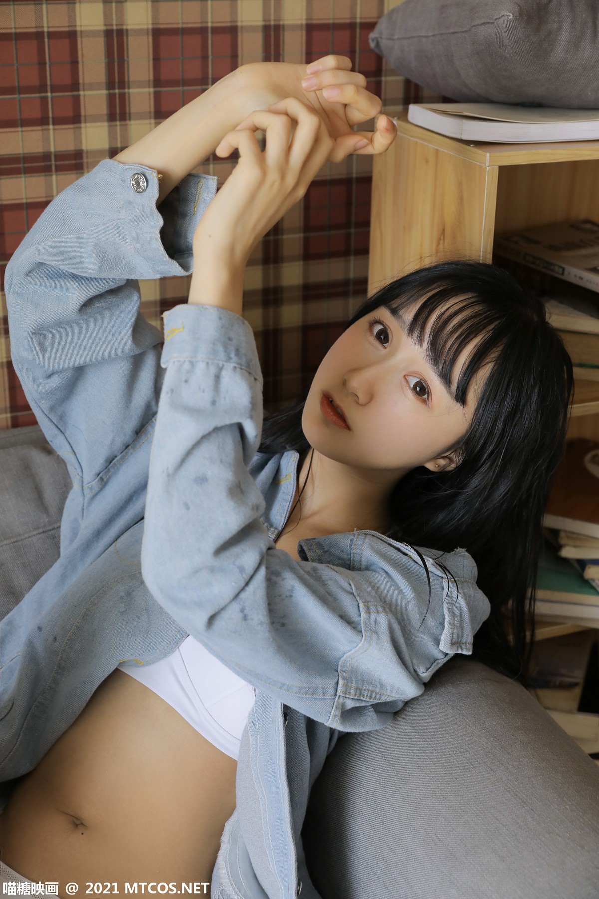 jpxgyw.com[喵糖映画]Vol.363_秀发小美女私房脱牛仔服露性感白色内衣秀完美身材诱惑写真20P