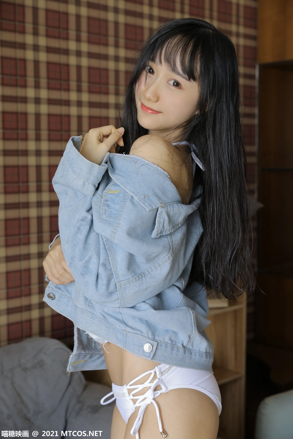 jpxgyw.com[喵糖映画]Vol.363_秀发小美女私房脱牛仔服露性感白色内衣秀完美身材诱惑写真20P