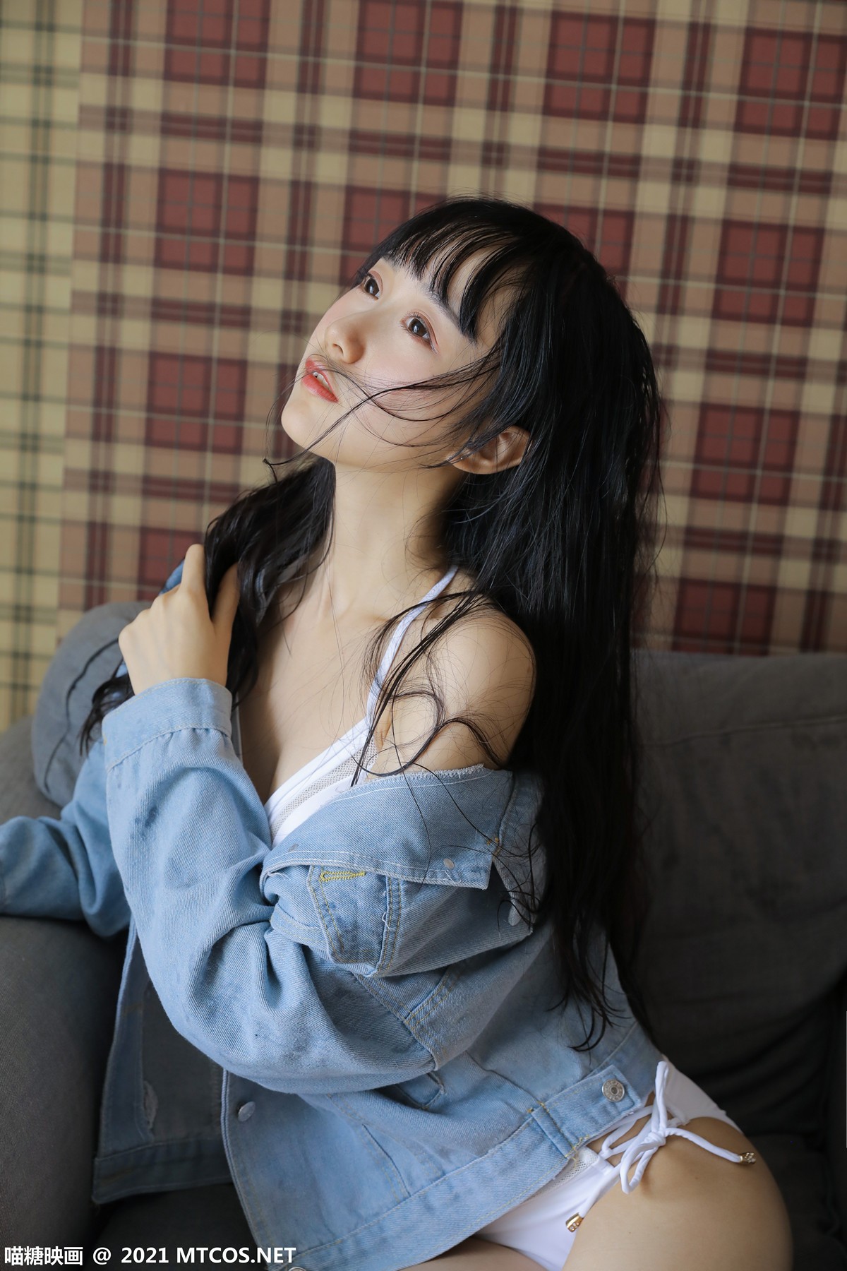 jpxgyw.com[喵糖映画]Vol.363_秀发小美女私房脱牛仔服露性感白色内衣秀完美身材诱惑写真20P