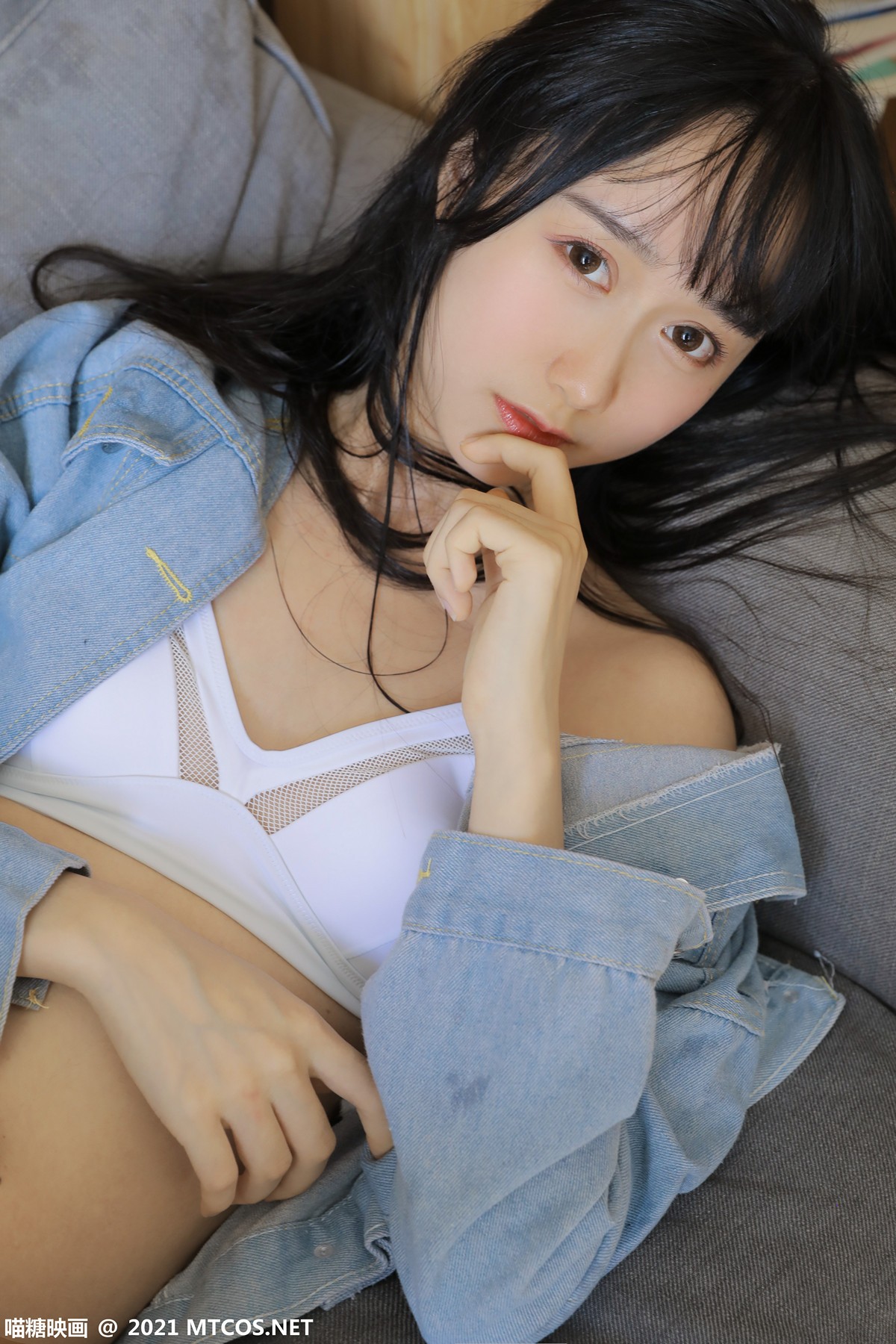jpxgyw.com[喵糖映画]Vol.363_秀发小美女私房脱牛仔服露性感白色内衣秀完美身材诱惑写真20P