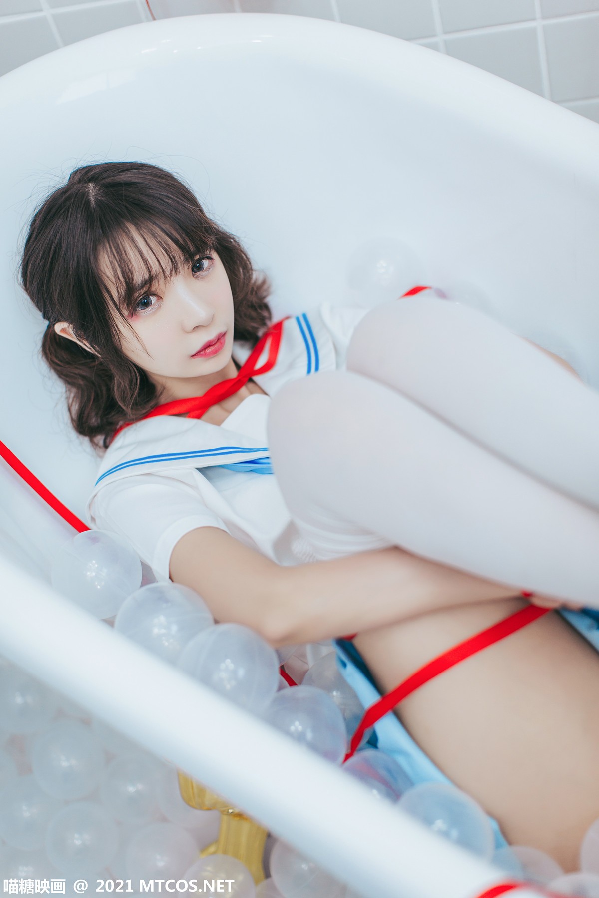 jpxgyw.com[喵糖映画]Vol.364_JK制服美女浴室红色飘带捆绑艺白丝腿袜秀美腿迷人写真21P