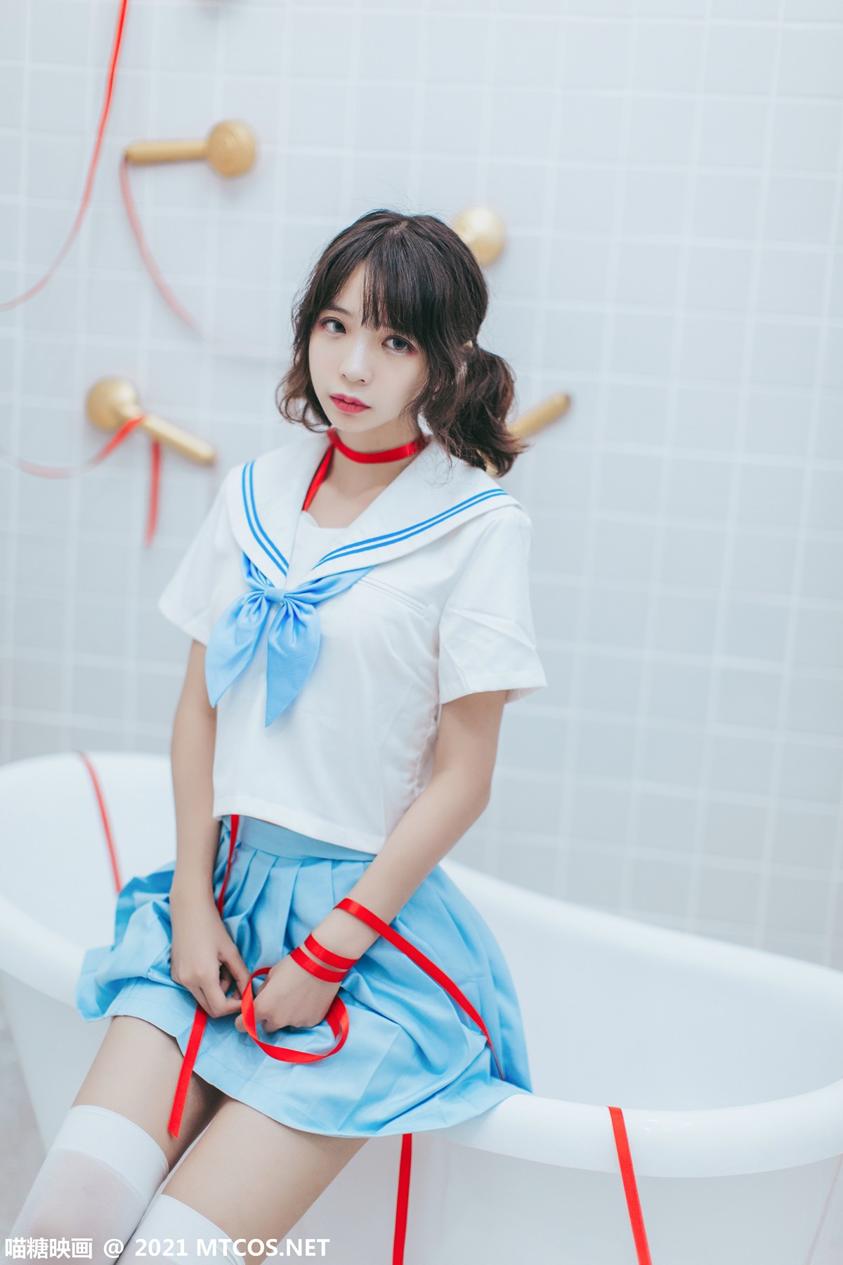 jpxgyw.com[喵糖映画]Vol.364_JK制服美女浴室红色飘带捆绑艺白丝腿袜秀美腿迷人写真21P