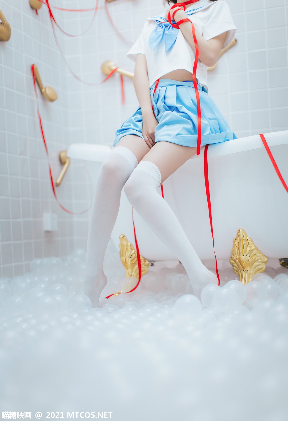 jpxgyw.com[喵糖映画]Vol.364_JK制服美女浴室红色飘带捆绑艺白丝腿袜秀美腿迷人写真21P