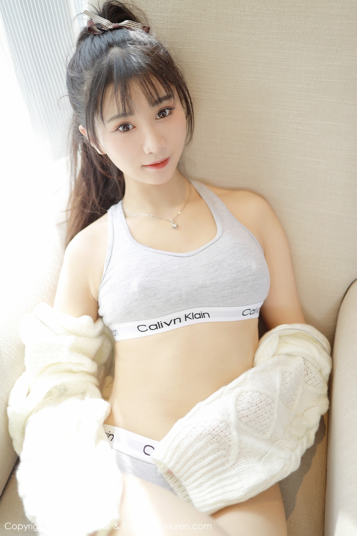 jpxgyw.com[MFStar模范学院]Vol.467_嫩模小果冻儿私房沙发上性感运动内衣半脱露翘臀撩人诱惑写真42P