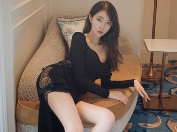 Vol.374_丽质美人玥儿玥er厦门自拍私人典雅黑色礼裙配肉丝裤袜骚扰写真51P