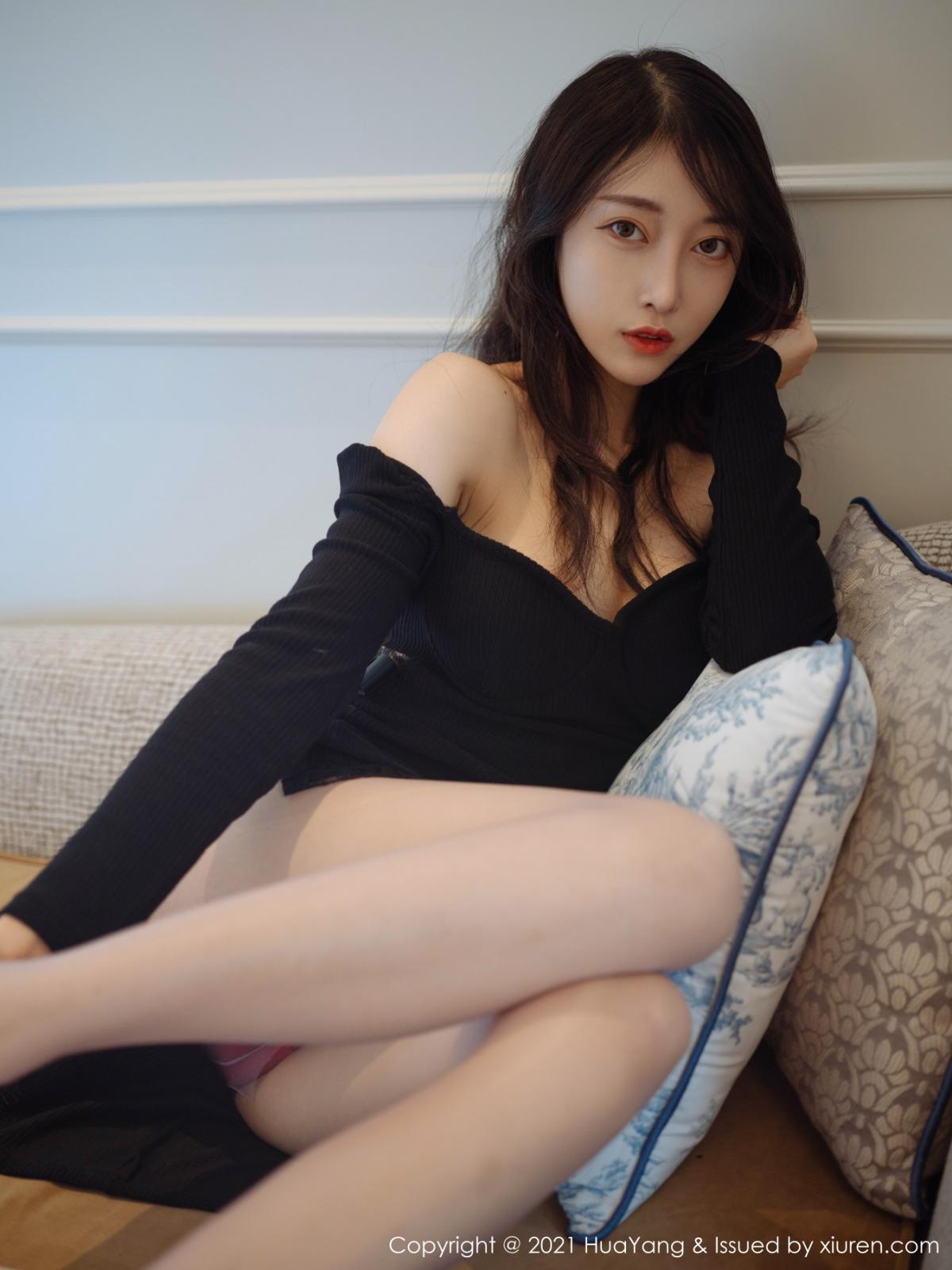 [HuaYang花漾]Vol.374_丽质美人玥儿玥er厦门旅拍私房典雅黑色礼裙配肉丝裤袜诱惑写真51P