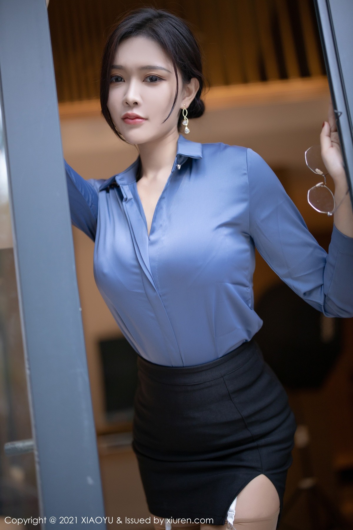 jpxgmn.cc[XiaoYu画语界]Vol.490_嫩模娜比眼镜OL秘书制服露性感内衣蕾丝吊袜完美诱惑写真65P