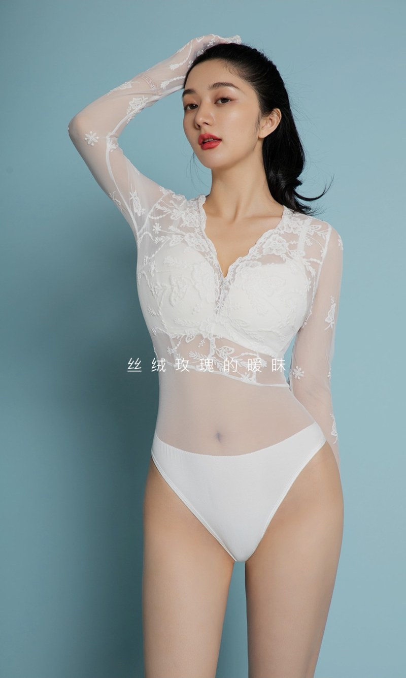 jpxgmn.cc[Ugirls爱尤物]No.2052_嫩模小热巴私房黑色薄纱配性感红色内衣秀完美身材诱惑写真35P