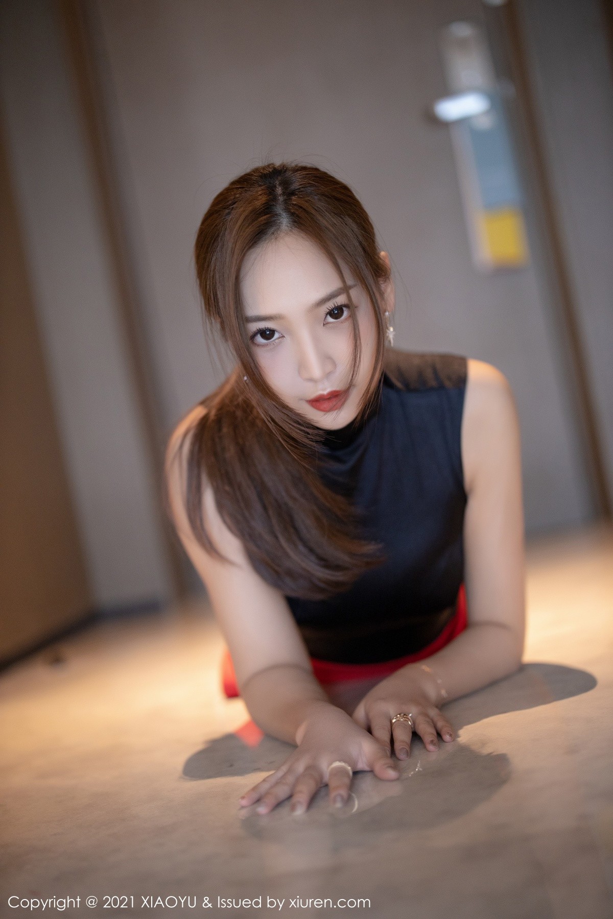 jpxgmn.cc[XiaoYu画语界]Vol.491_嫩模郑颖姗Bev经典都市OL制服配黑丝吊袜秀翘臀撩人诱惑写真75P