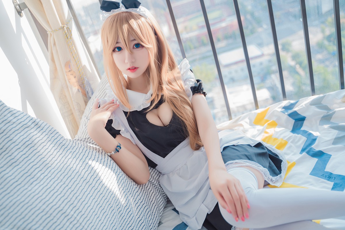 jpxgmn.cc[喵糖映画]Vol.368_猫女郎美少女私房性感蕾丝边女仆装配白丝腿袜迷人诱惑写真37P