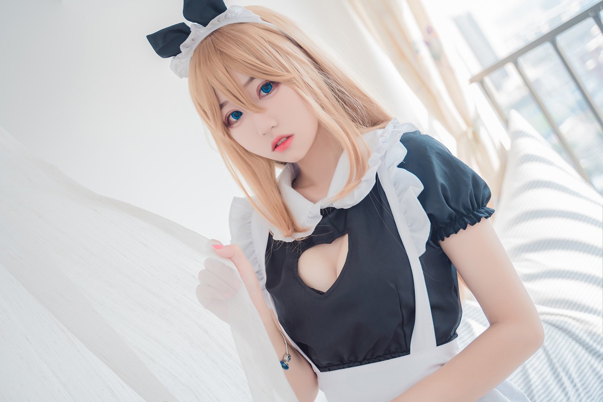 jpxgmn.cc[喵糖映画]Vol.368_猫女郎美少女私房性感蕾丝边女仆装配白丝腿袜迷人诱惑写真37P