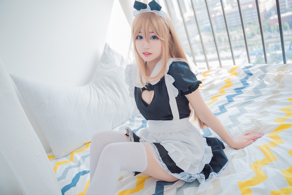 jpxgmn.cc[喵糖映画]Vol.368_猫女郎美少女私房性感蕾丝边女仆装配白丝腿袜迷人诱惑写真37P
