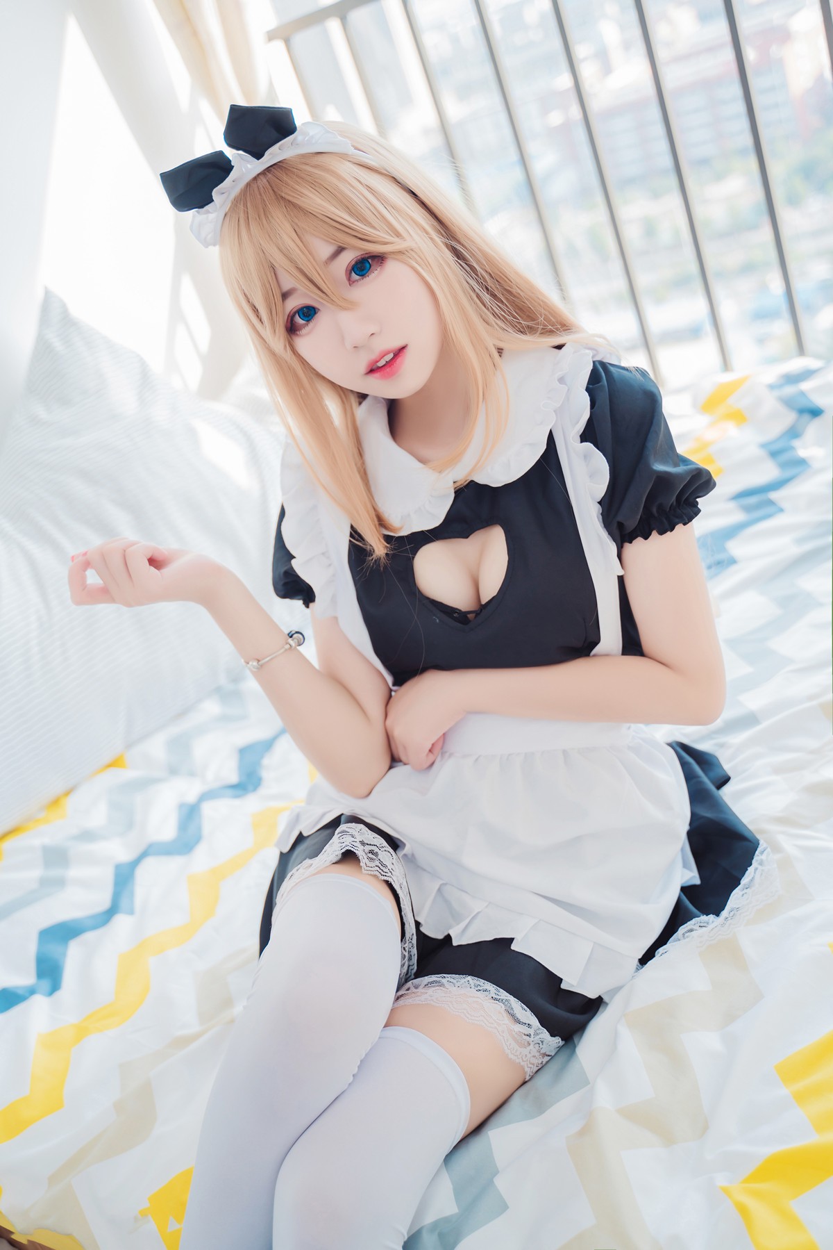 jpxgmn.cc[喵糖映画]Vol.368_猫女郎美少女私房性感蕾丝边女仆装配白丝腿袜迷人诱惑写真37P