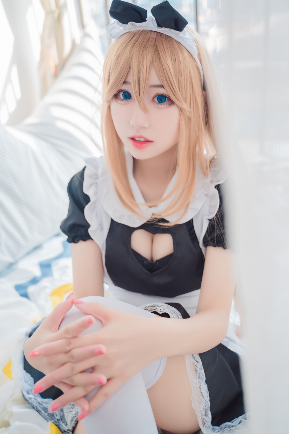jpxgmn.cc[喵糖映画]Vol.368_猫女郎美少女私房性感蕾丝边女仆装配白丝腿袜迷人诱惑写真37P
