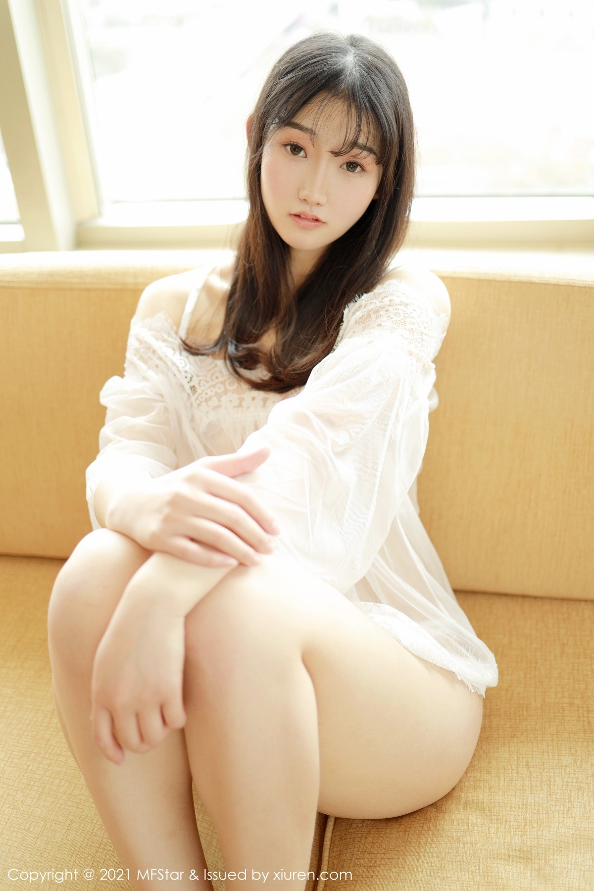 jpxgmn.cc[MFStar模范学院]Vol.470_嫩模母崽崽私房沙发上白色轻薄通透服饰秀白嫩翘臀诱惑写真38P